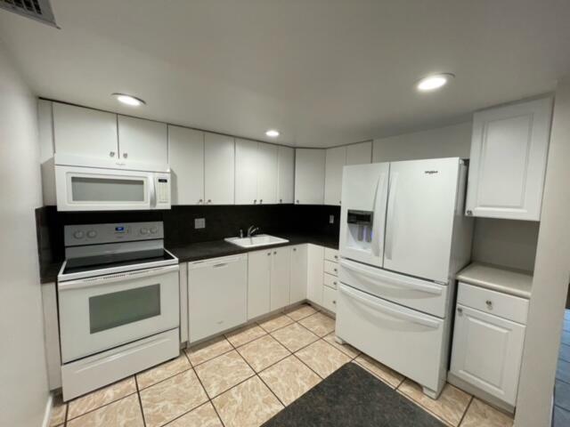 Building Photo - 111 Greenbrier C