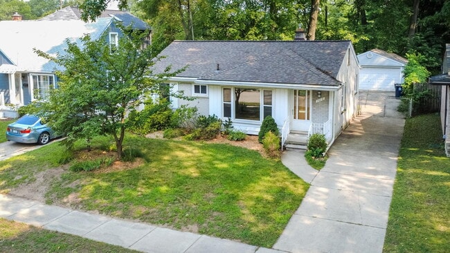 Building Photo - 1016 Lawndale Dr