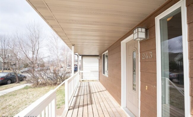 Building Photo - 243 Woodman Dr