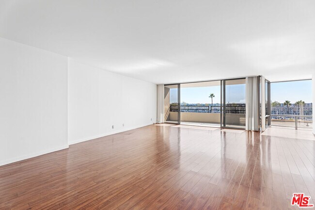 Building Photo - 4314 Marina City Dr
