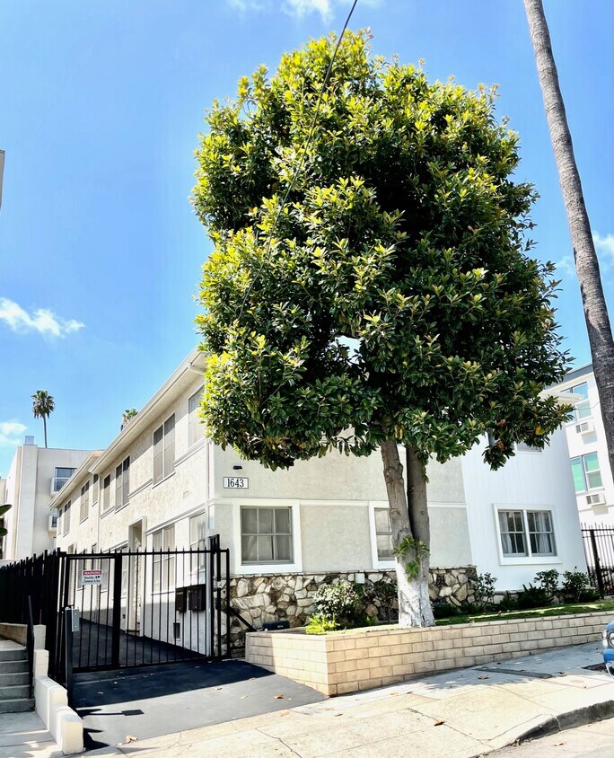 Foto principal - 1643 N Formosa Ave