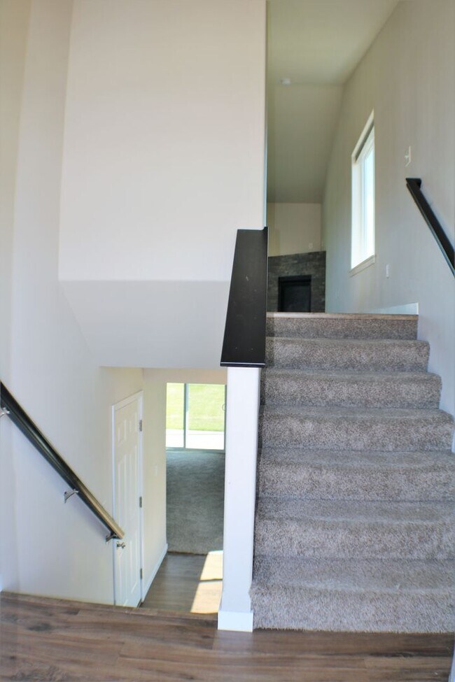 Building Photo - $1,895 | 3 Bedroom, 3 Bathroom Duplex | Pe...