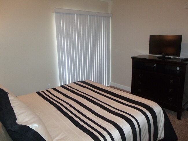 Foto del edificio - Fully Furnished Park Avenue Condo