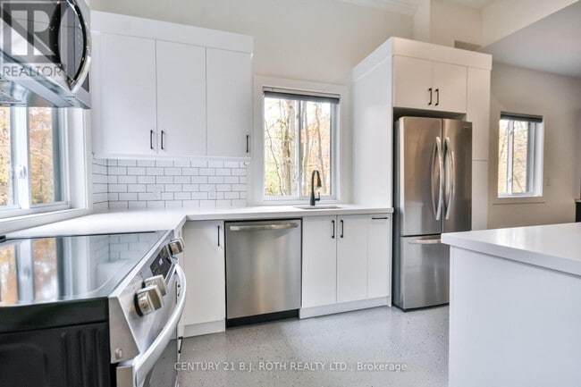 Building Photo - 10 Slalom Dr