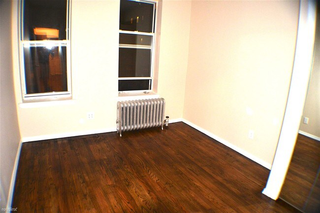 Foto del edificio - 2209 Astoria Blvd
