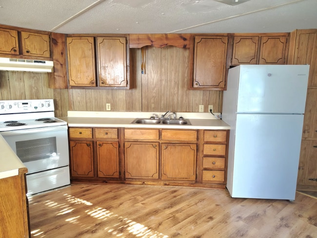 Building Photo - 1033 MS-182