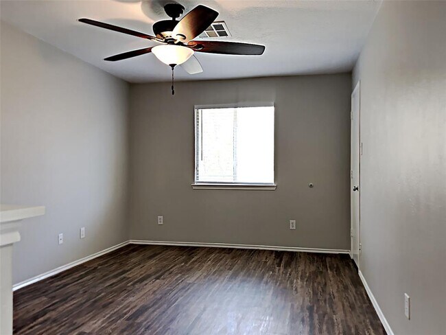 Building Photo - 22238 Queenbury Hills Dr
