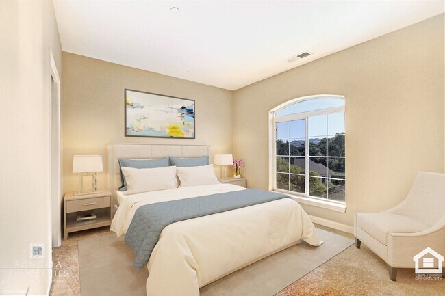 Foto del edificio - 3BR/2.5BA Townhome Close to the Sonoma Plaza!