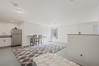 Building Photo - 14 Lincoln Ave W