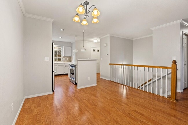 Building Photo - Updated 3-Bedroom Townhome in Ideal Location