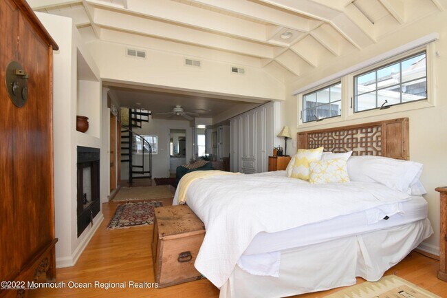 Building Photo - 323 Cove Dr