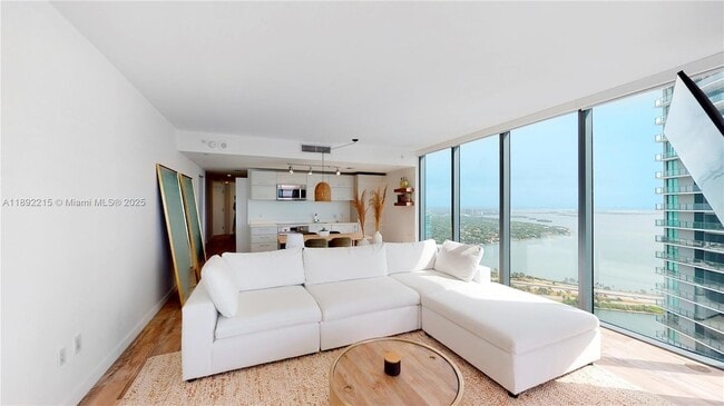 Foto del edificio - 650 NE 32nd St