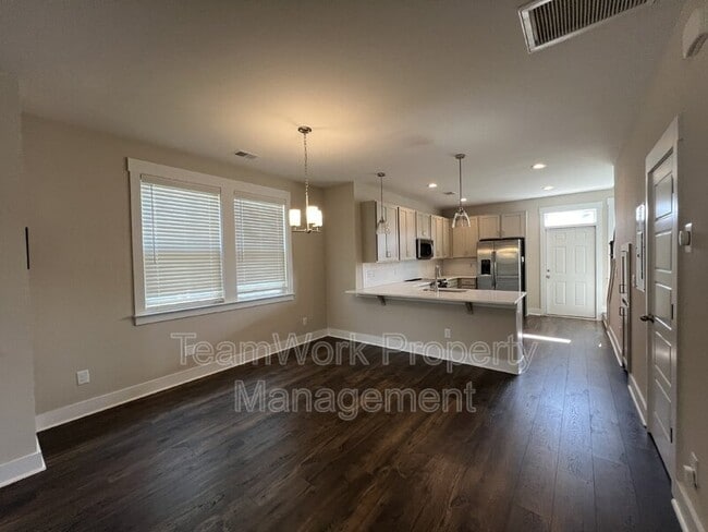 Building Photo - 3950 Hillyard St