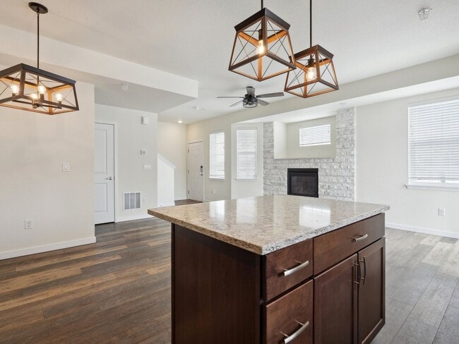 Building Photo - 2 Br/2.5 Bath Townhome in Thornton