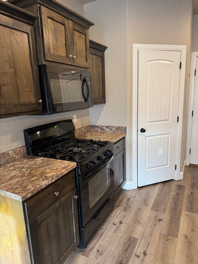 Foto del edificio - Nice 3 bedroom 2.5 bathroom townhome.