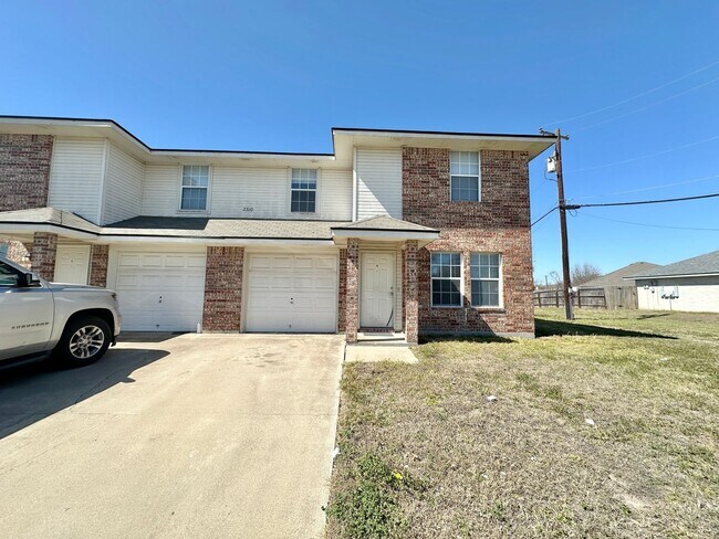 Building Photo - 2310 Wildewood Dr