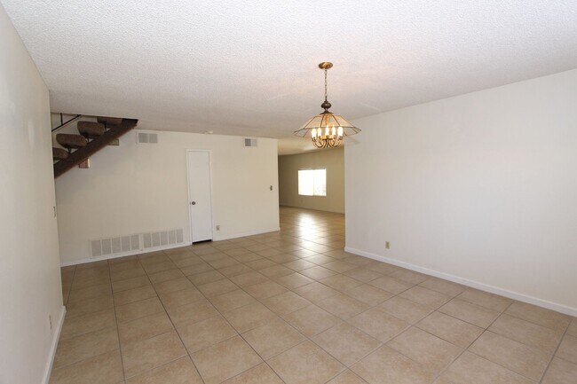 Building Photo - Huge 3 Bedroom 2.5 Bathroom home in Fletch...