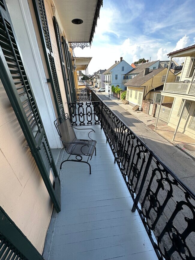Balcony view (river) - 821 Barracks St