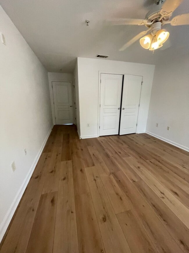 Building Photo - 16-1611 Summers