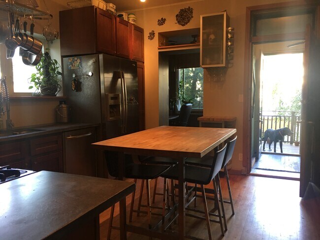 Kitchen - 2237 N Lawndale Ave