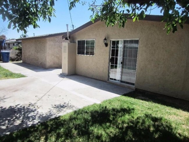 Building Photo - 2533 Leebe Ave