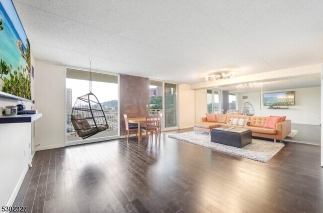 Foto del edificio - 1055 River Rd