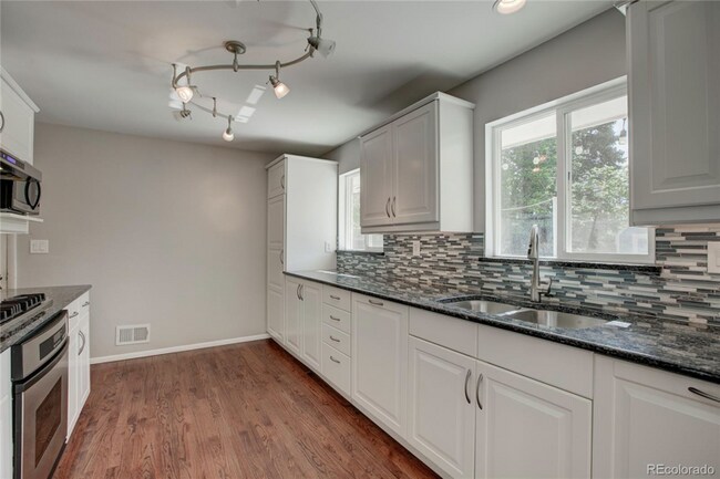 Foto del edificio - 6671 S Logan St