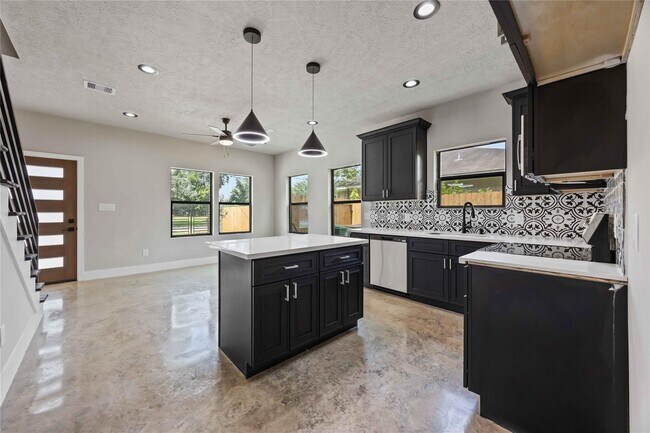 Foto del edificio - 2407 Dolly Wright St