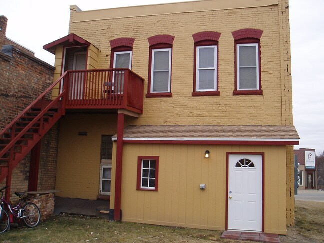 Building Photo - 421 Roosevelt Ave