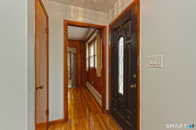 Building Photo - 39 Enright St