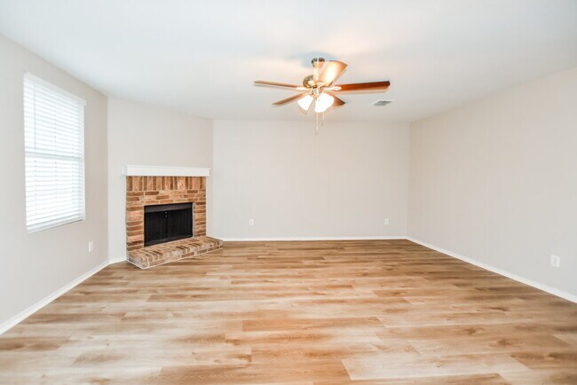 Foto del edificio - 1056 Bumble Bee Dr