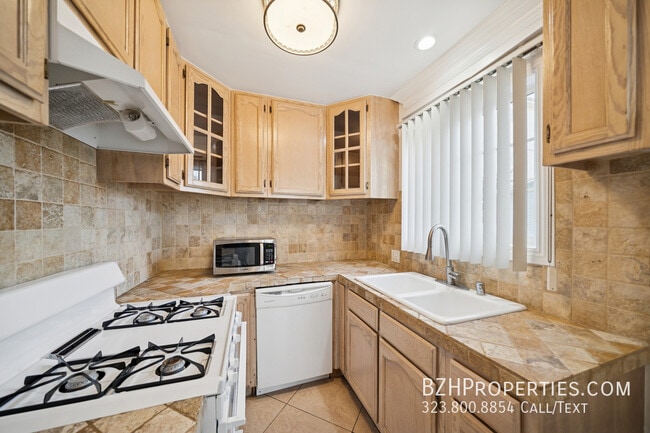 Foto del edificio - 710 Westmount Dr