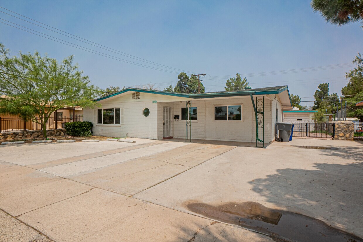 8021 Cielo Vista Dr El Paso Tx 79925 House For Rent In El Paso Tx Apartments Com