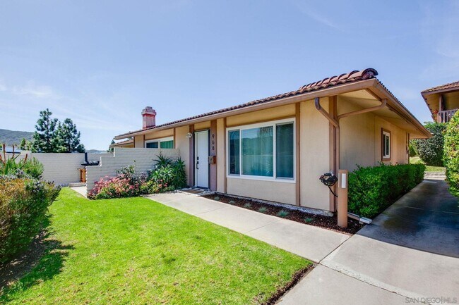 Building Photo - Single Level Condo in Lake San Marcos