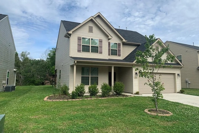 Foto del edificio - Spacious 5 Bedroom, 3 bath home in Greensb...