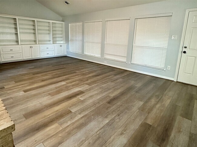 Foto del edificio - 15711 4 Leaf Dr