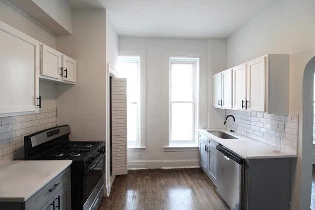 Foto del edificio - 1362 N Bosworth Ave