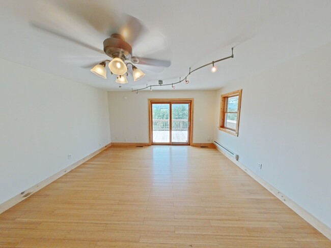 Building Photo - 3 Bedroom Home in Halifax!