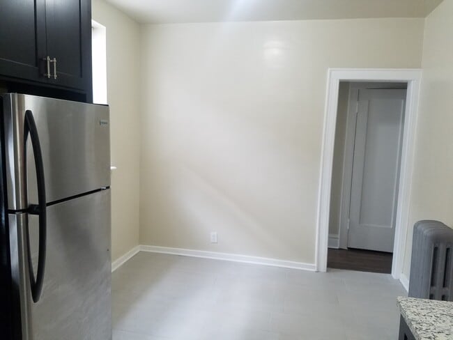 Building Photo - 5172 S King Dr