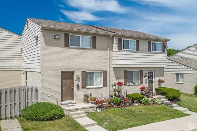 Building Photo - Auburn Village Townhomes