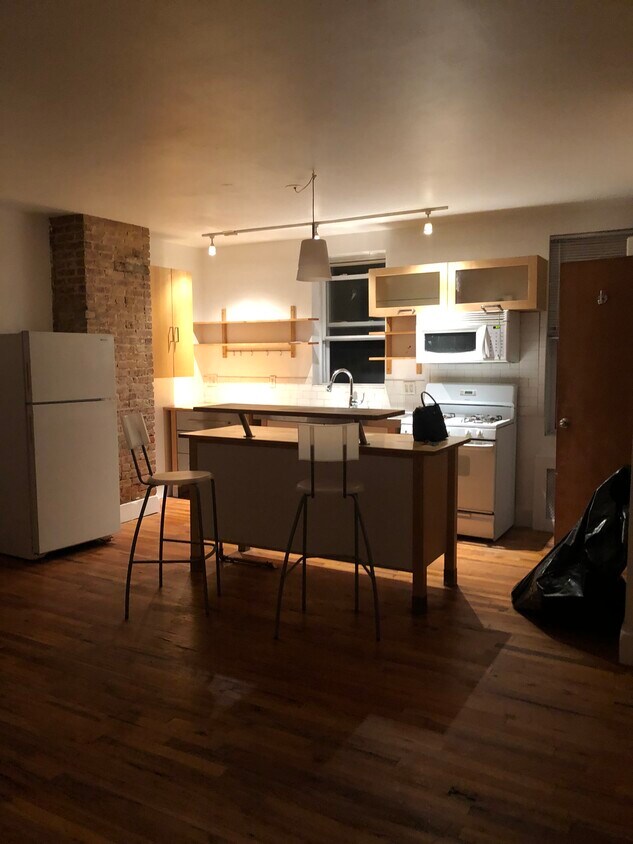 Primary Photo - 323 Fillmore St