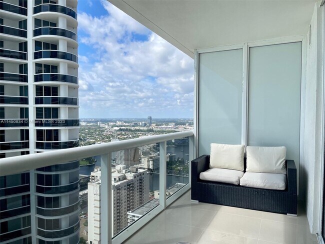 Building Photo - 1830 S Ocean Dr