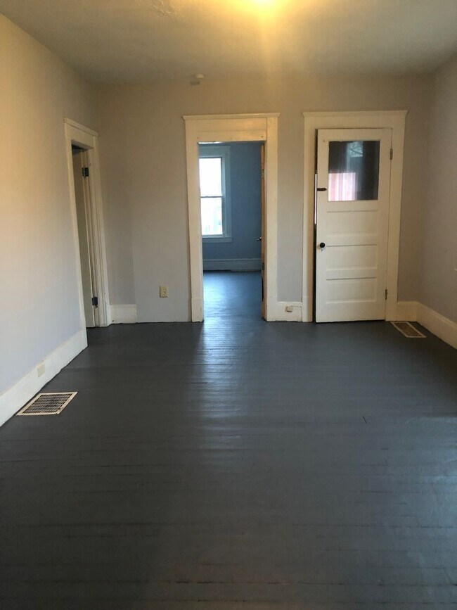 Foto del edificio - 3317 Trowbridge Avenue