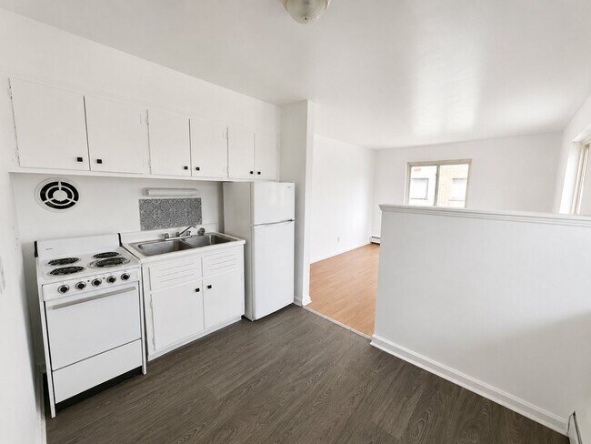 Building Photo - 2729 Queen City Ave