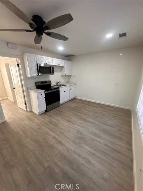 Foto del edificio - 3835 Camellia Dr