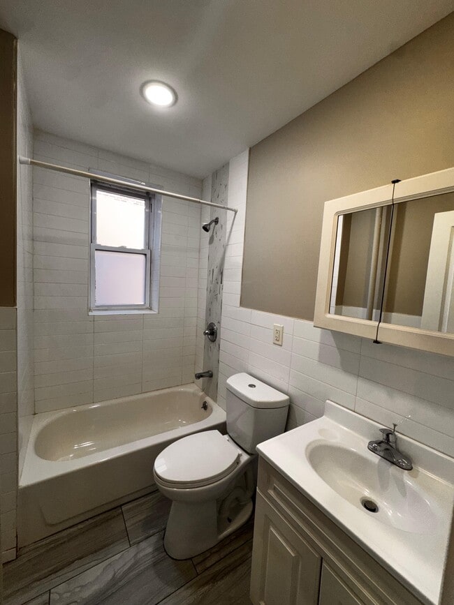 Building Photo - 158 Bergen Ave