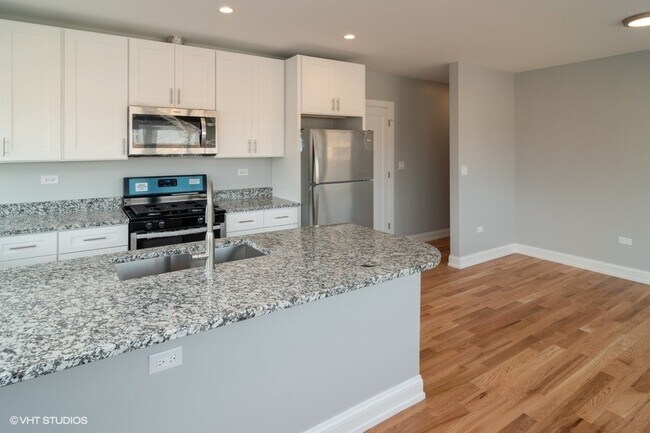 Foto del edificio - 7701 W Belmont Ave