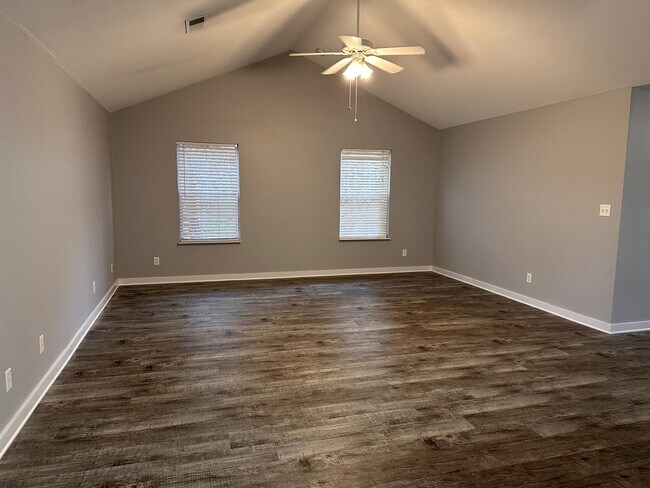 Building Photo - 5264 Blue Star Dr