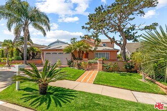Building Photo - 8221 Delgany Ave