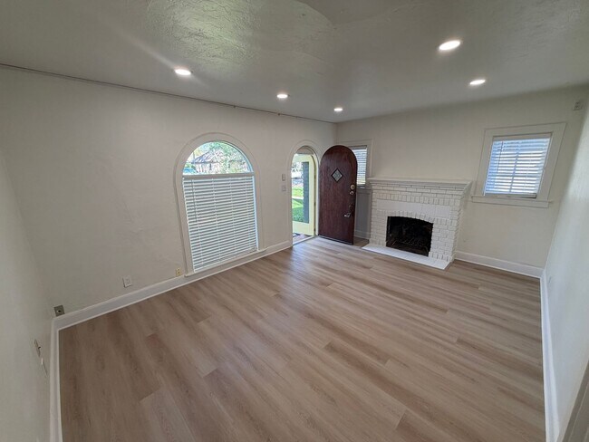 Foto del edificio - 2 Bedroom | 1 Bathroom | Single family home in Sacramento